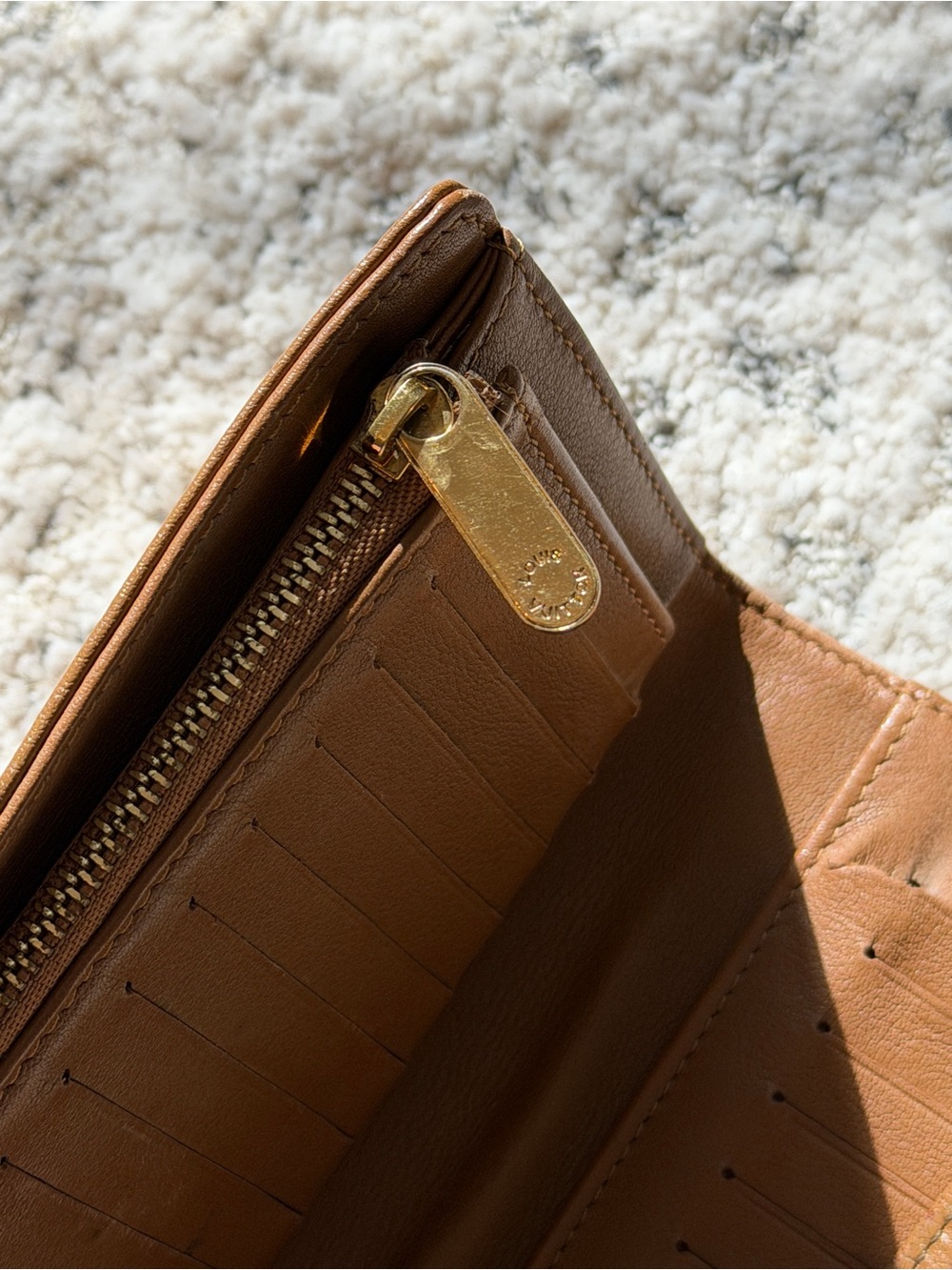 Louis Vuitton Mahina Leather Amelia Wallet 100% authentic - Picture 4 of 6